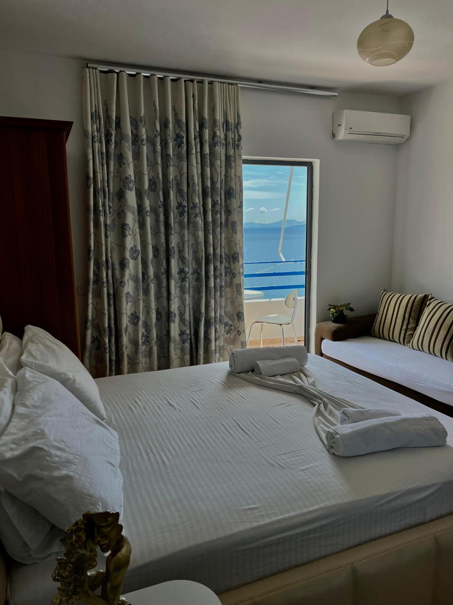 Al Mare Rooms Sarandë Eksteriør billede