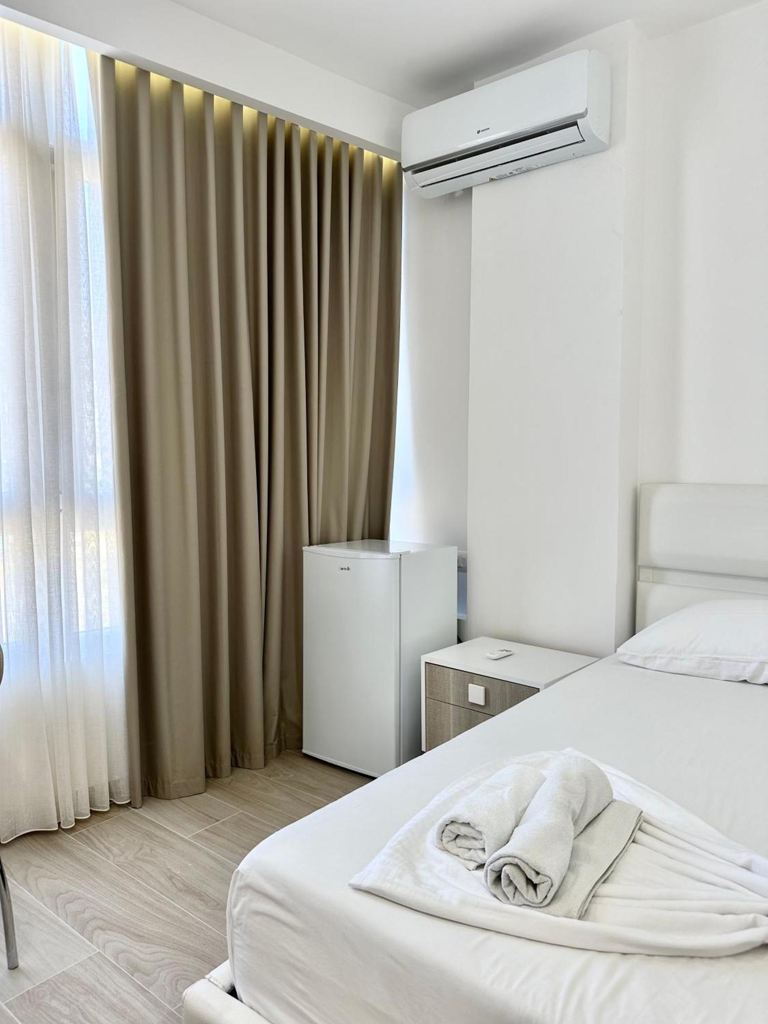 Al Mare Rooms Sarandë Eksteriør billede