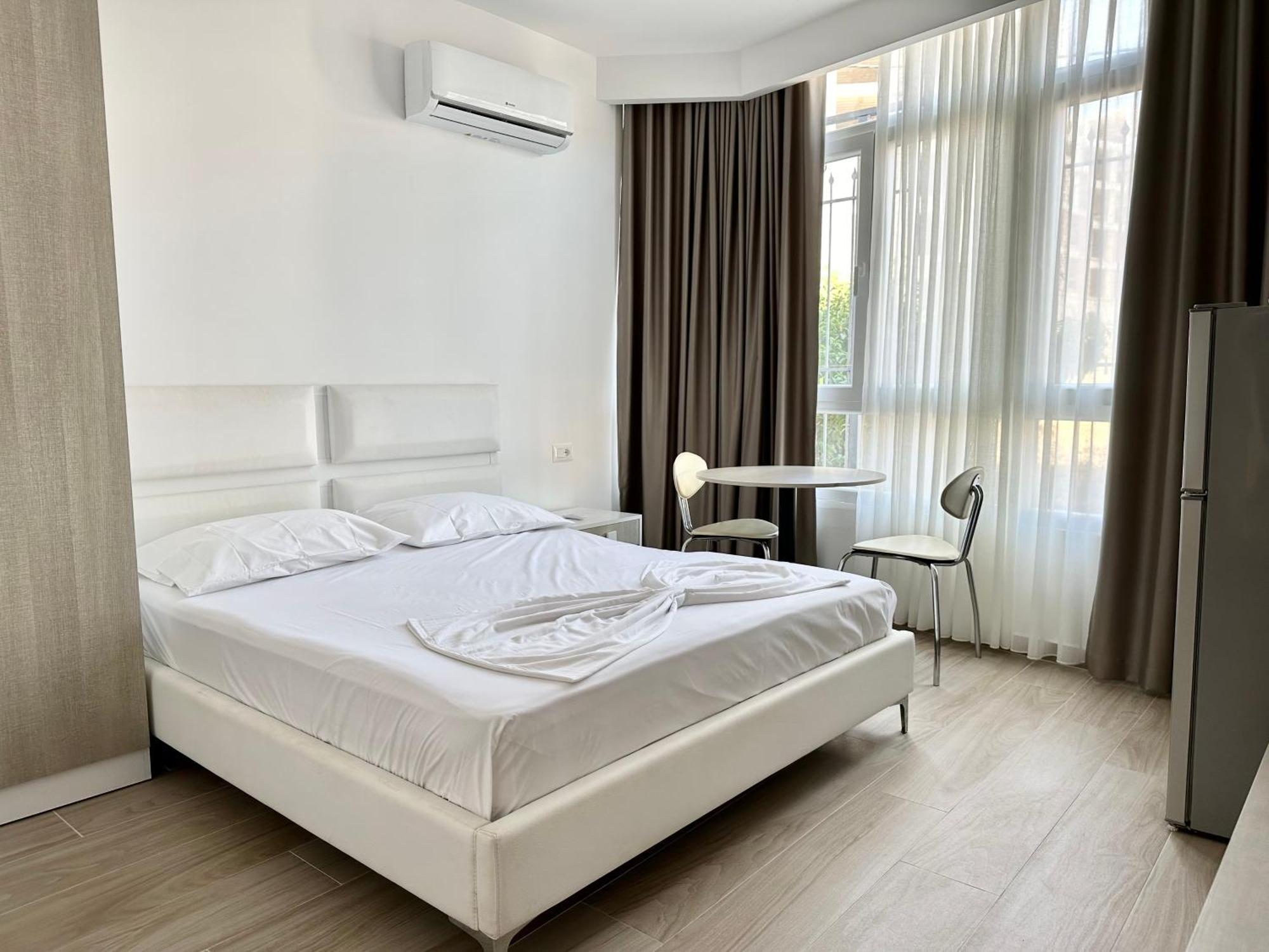 Al Mare Rooms Sarandë Eksteriør billede