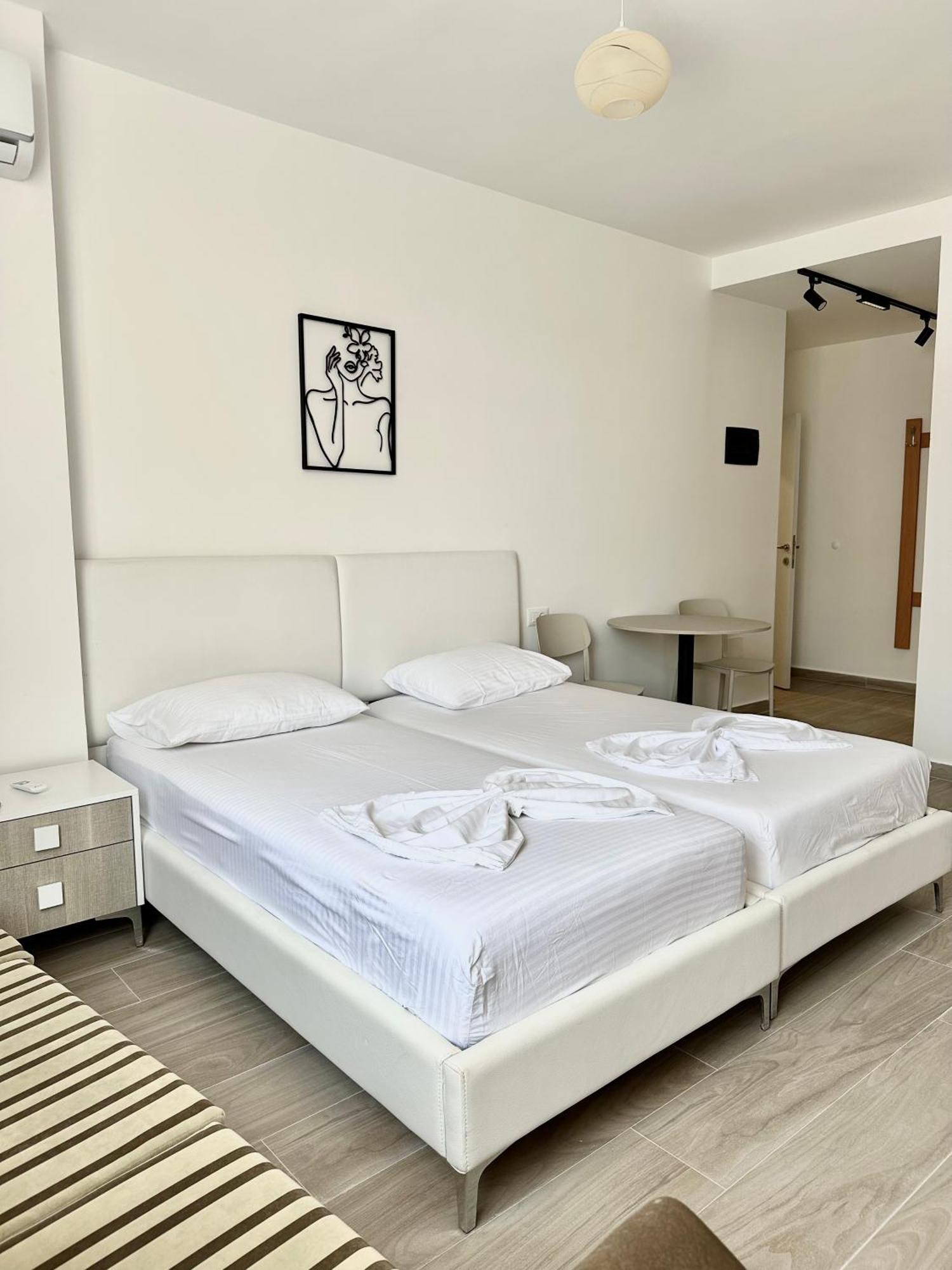Al Mare Rooms Sarandë Eksteriør billede