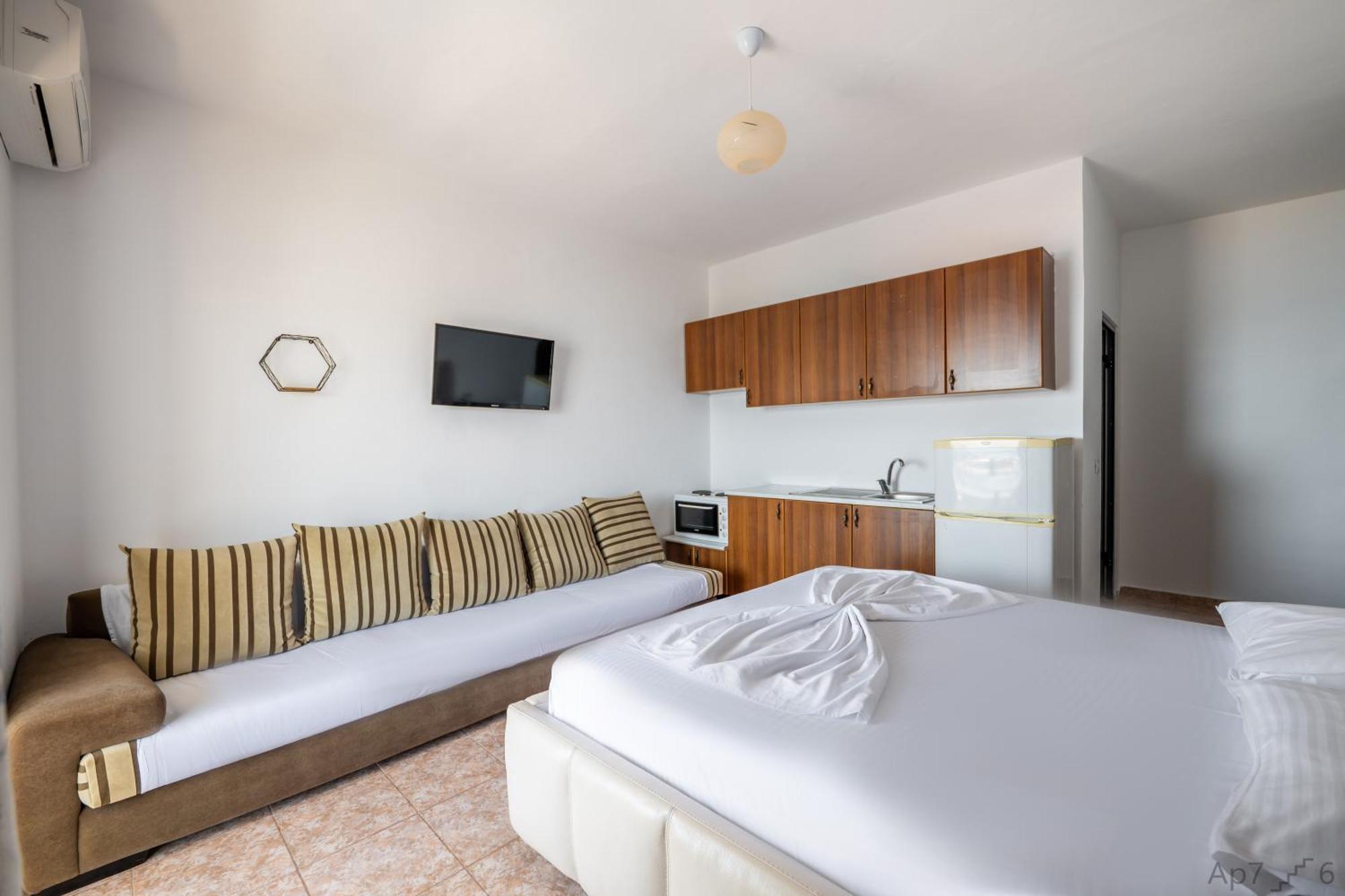 Al Mare Rooms Sarandë Eksteriør billede