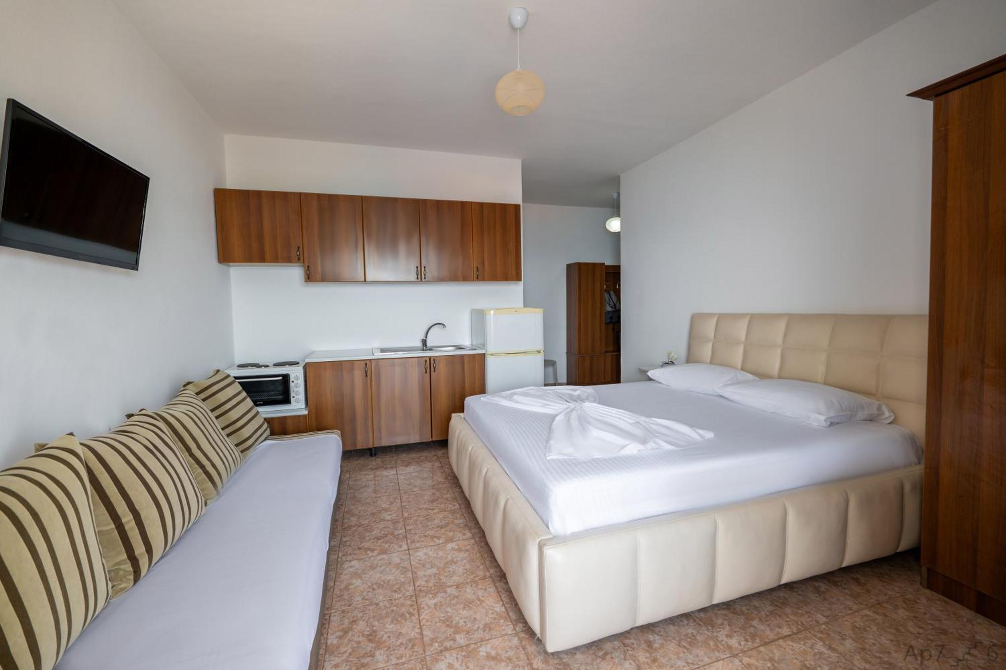 Al Mare Rooms Sarandë Eksteriør billede